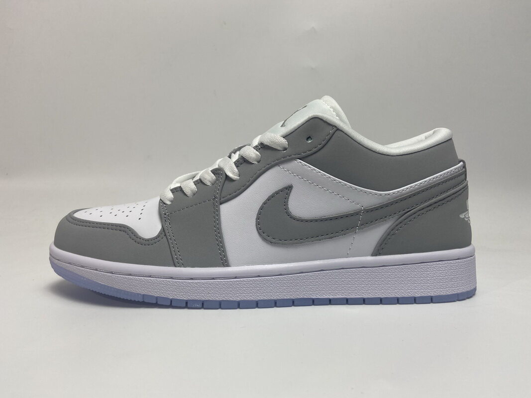 Air Jordan 1 Low Wolf Grey DC0774-105