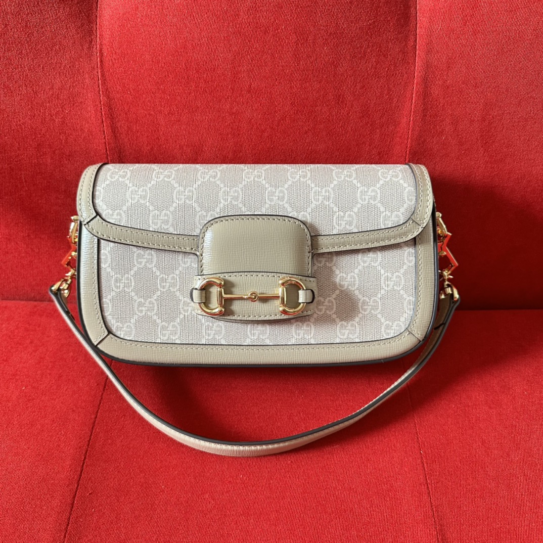 GUCCI Horsebit 1955 Shoulder Bag Beige and white