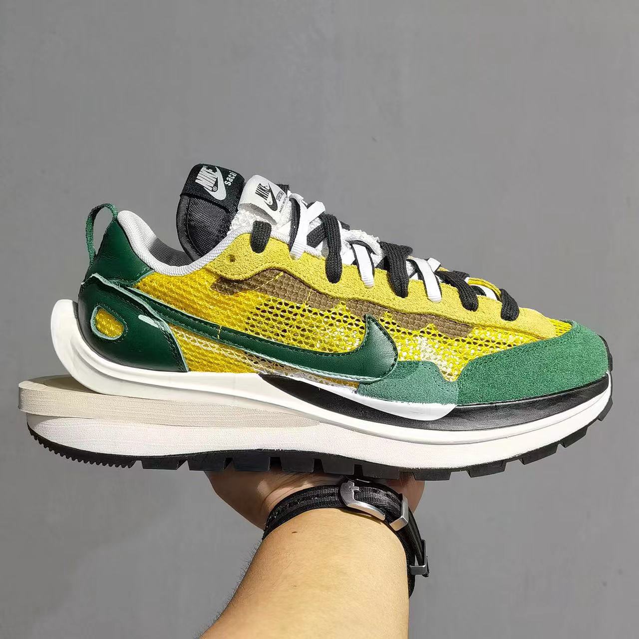 Nike Vaporwaffle sacai Tour Yellow Stadium Green