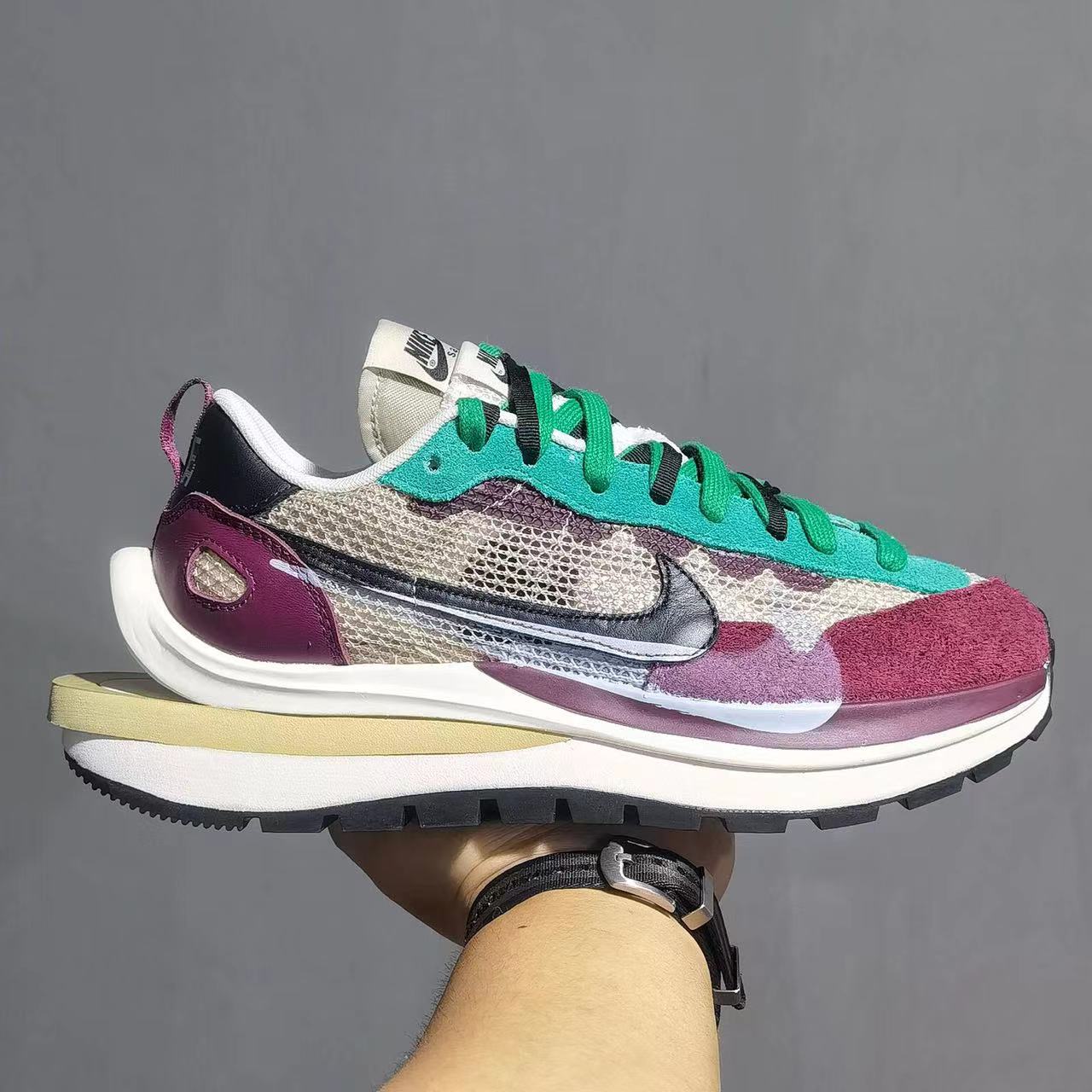 Nike Vaporwaffle sacai Villain Red Neptune Green