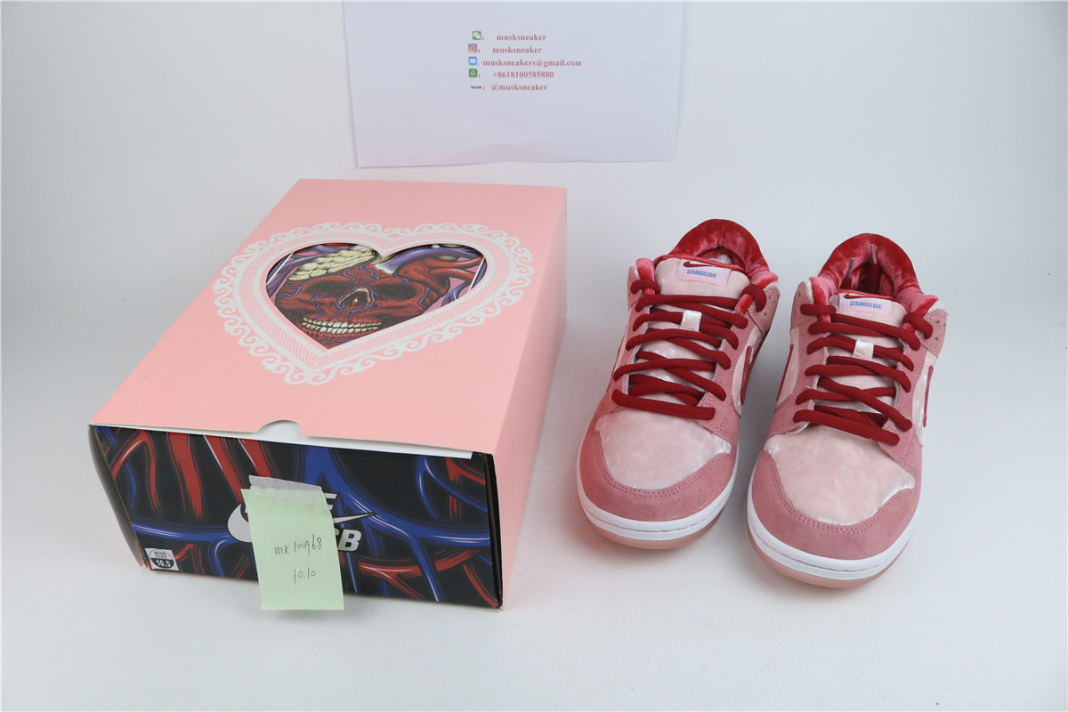 Nike SB Dunk Low StrangeLove Skateboards (Regular Box)