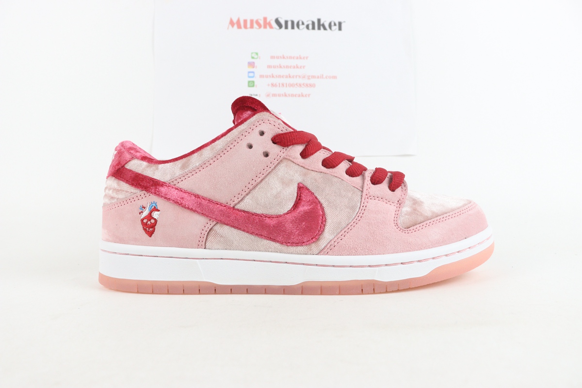 Nike SB Dunk Low StrangeLove Skateboards