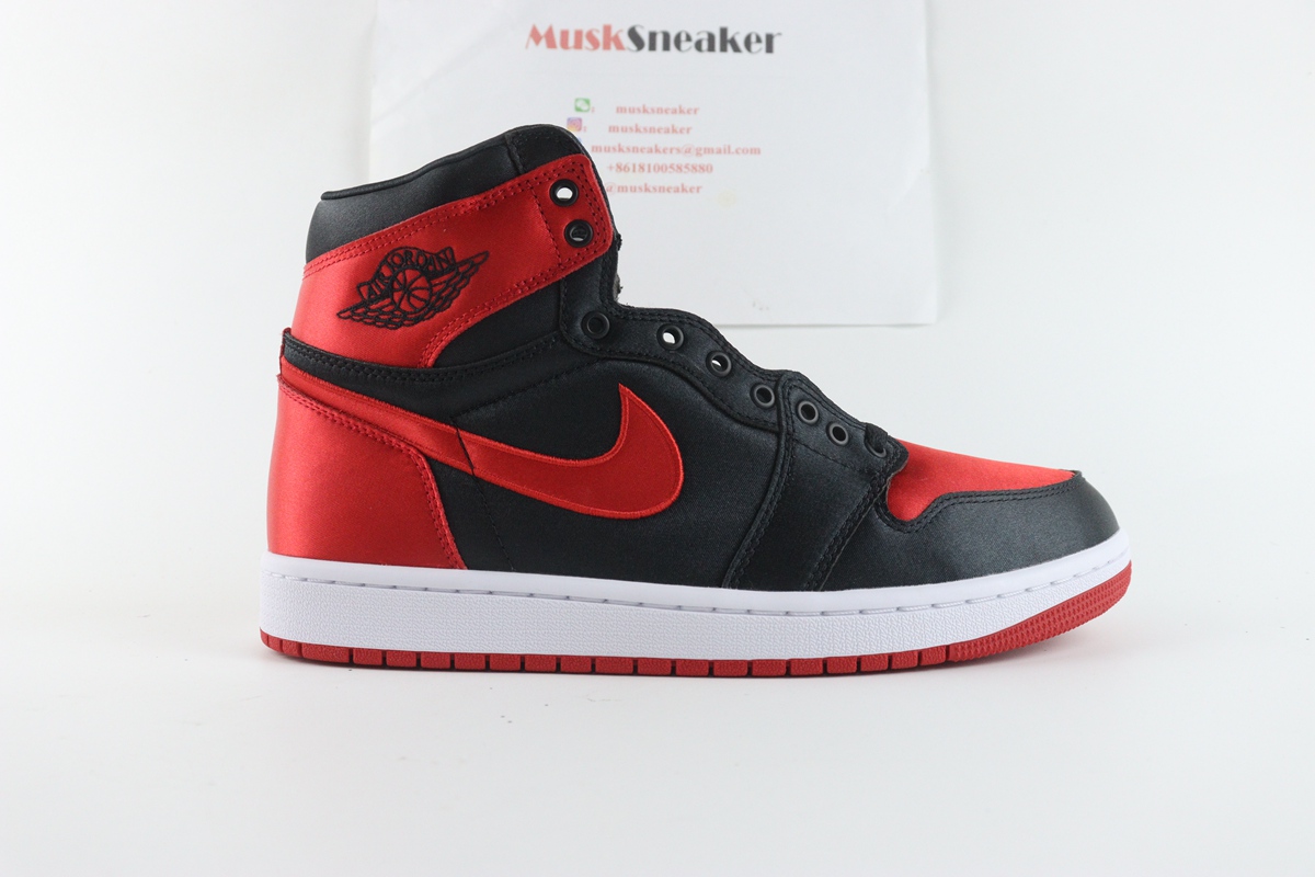 Air Jordan 1 Retro High OG Satin Bred