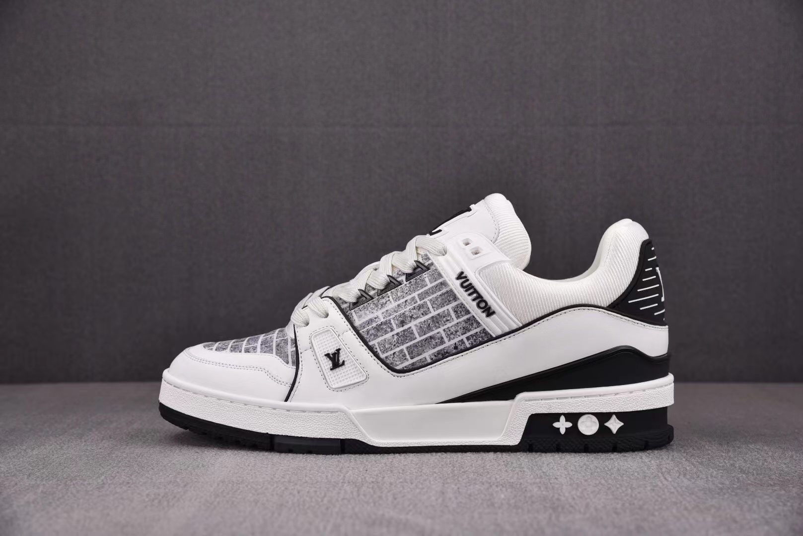 Louis Vuitton Trainer White BLACK