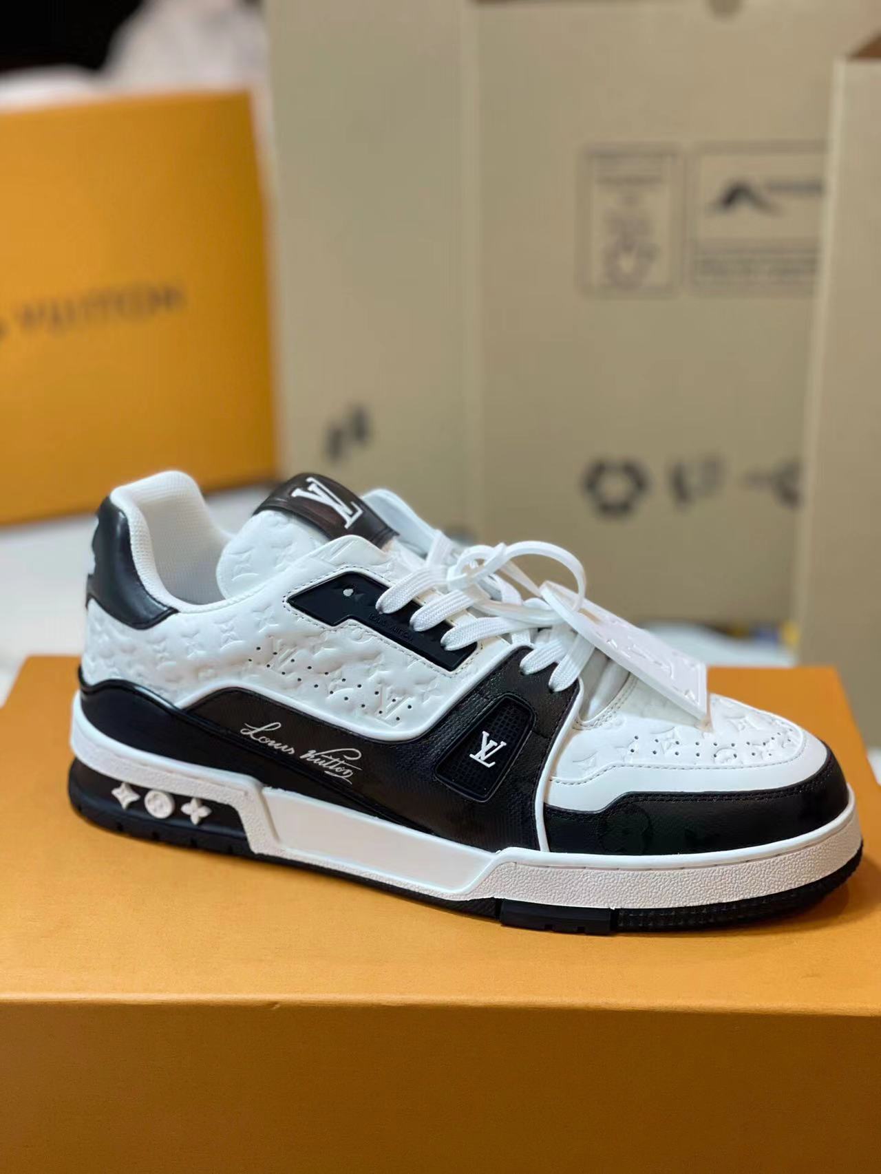 Louis Vuitton Trainer #54 Signature Blck White,Louis Vuitton&Bapesta : Sneakers Online - Buy Sneakers for Men & Women, Sneakers Online - Buy Sneakers for Men & Women