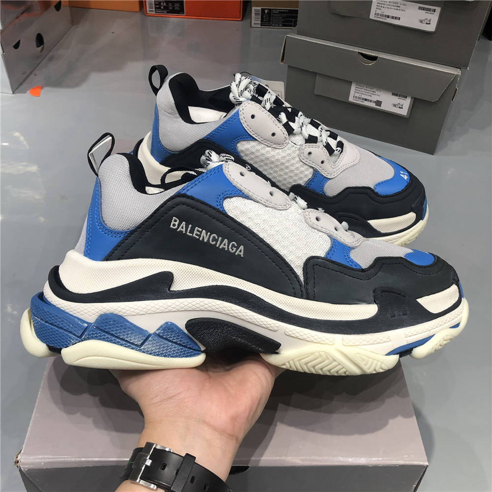 BALENC1AGA triple s 17FW